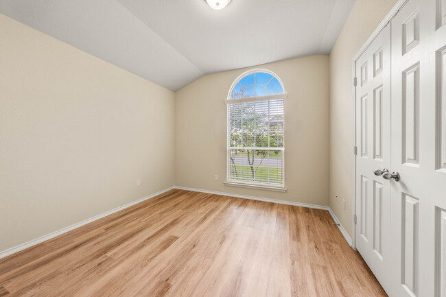 Building Photo - 6601 Cascade Dr