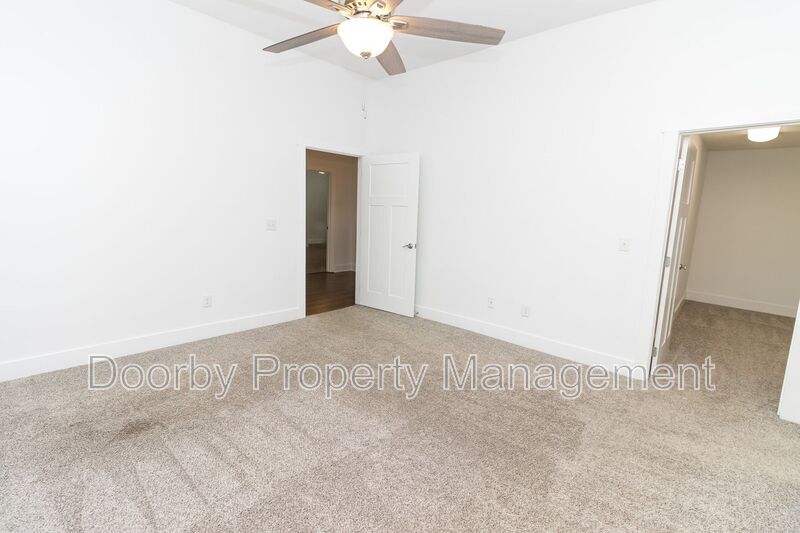 Building Photo - 2012 E 12th St