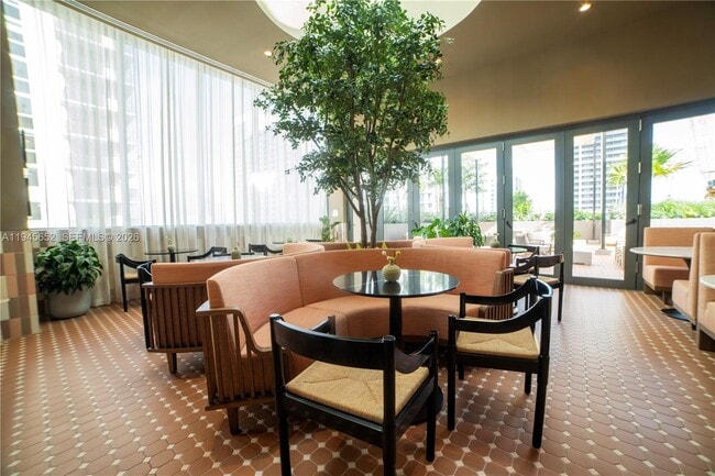 Building Photo - 11 NE 6th St