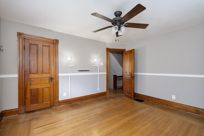 Building Photo - 2892 Markbreit Ave