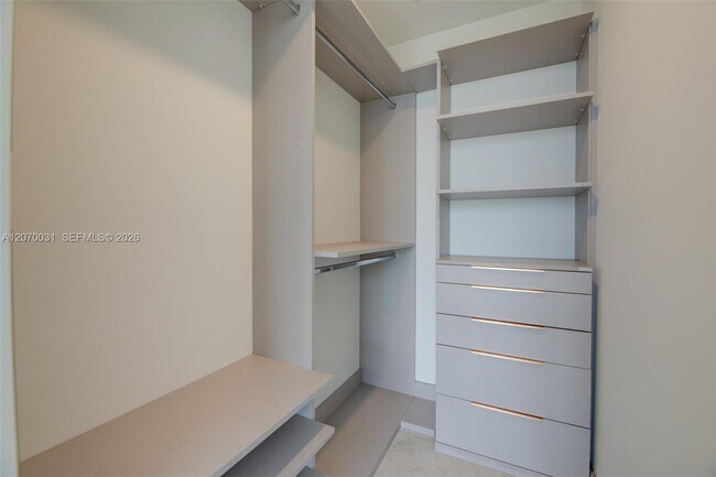 Building Photo - 2678 Tigertail Ave