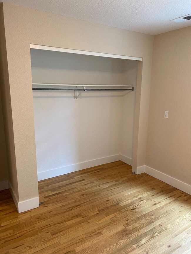 Building Photo - Available for 2026-2027 Fall Pre-Leasing! ...