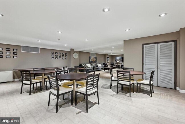 Building Photo - 1900 Lyttonsville Rd