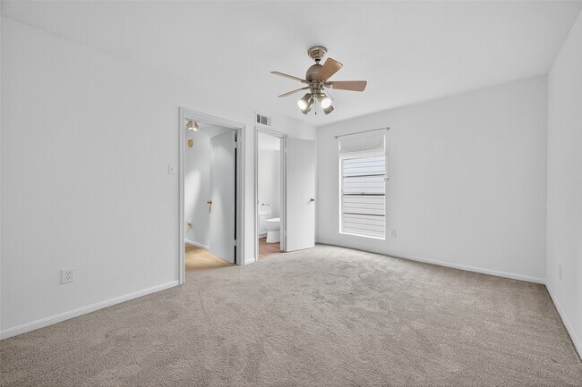 Building Photo - 4404 Basswood Ln