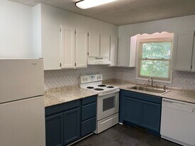 Building Photo - 1391 15th Ave NE