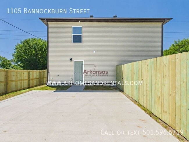 Building Photo - 1105 Bannockburn St