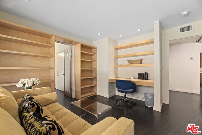 Building Photo - 8405 Edwin Dr