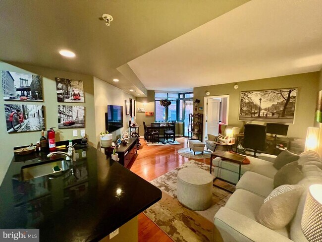 Building Photo - 1117 10th St NW