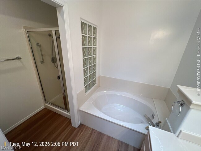 Building Photo - 2700 Vista Butte Dr