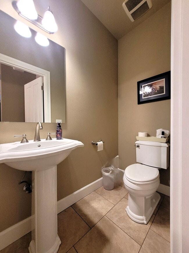 Building Photo - Beautiful Home in Desirable Geneva Neighborhood - 2700 sqft