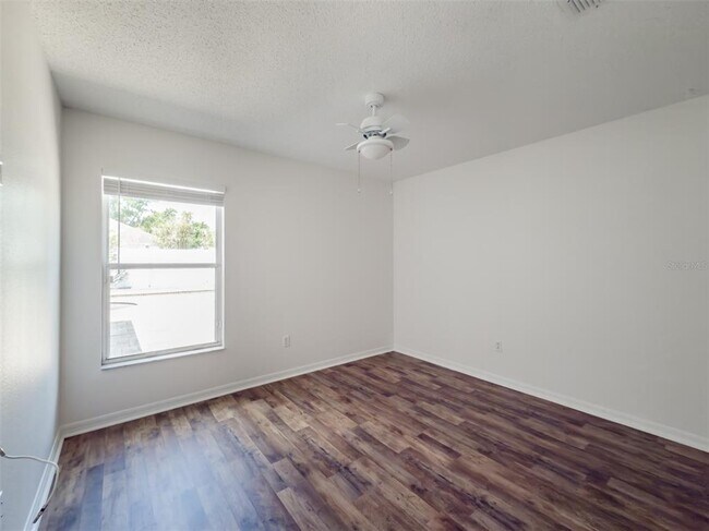 Building Photo - 14717 Redcliff Dr