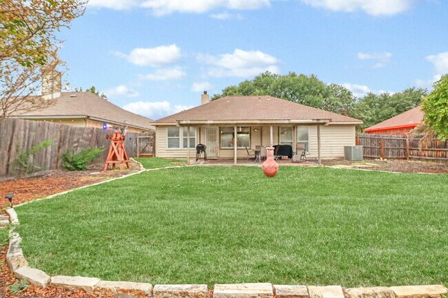 Building Photo - "Charming 3-Bedroom Home in San Antonio with Spacious 1530 sq ft Layout & 2 Full Baths!"