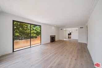 Building Photo - 8865 Alden Dr