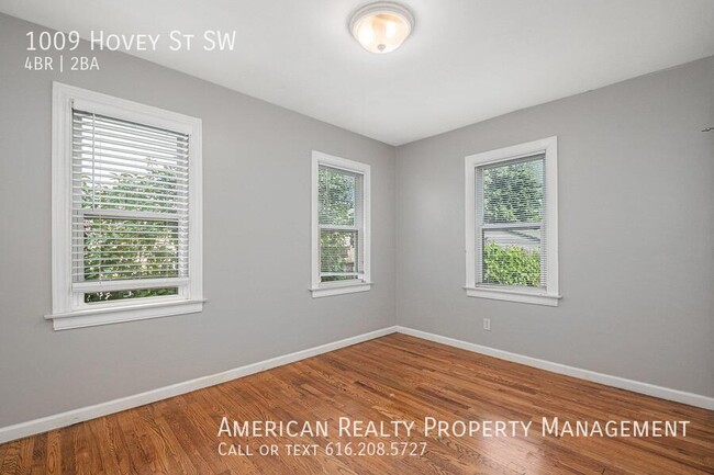 Building Photo - 1009 Hovey St SW