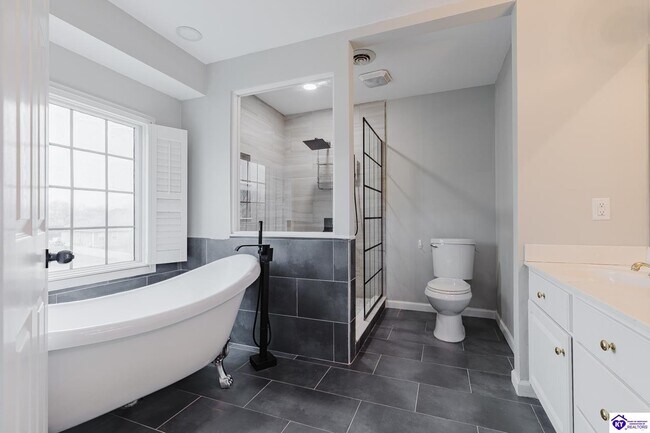 Building Photo - 404 Michigan Ave