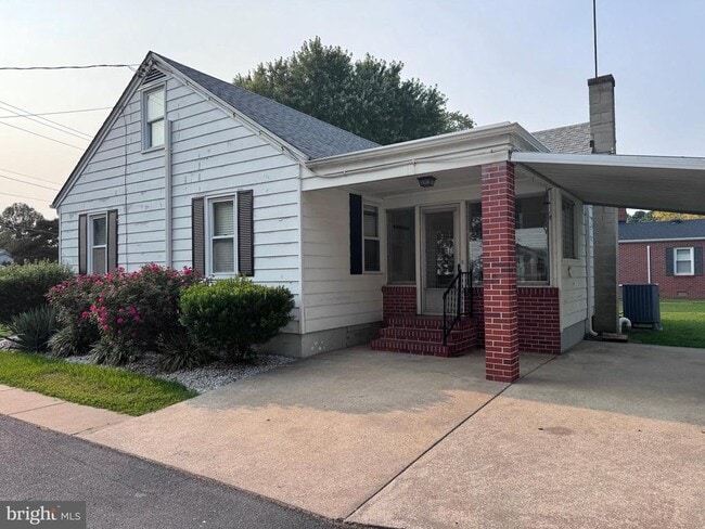 Primary Photo - 112 Station Ln