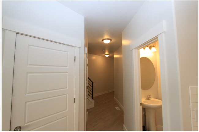 Building Photo - New Lehi Exchange Townhouse available!
