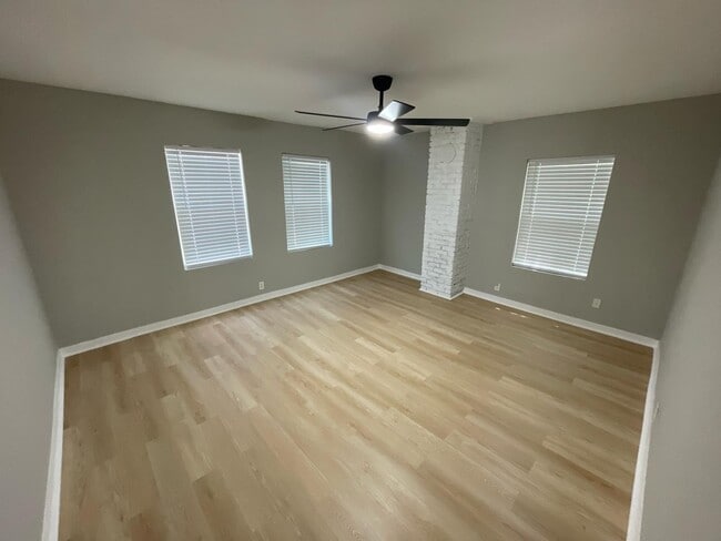 Building Photo - 2910 Belleview Ave