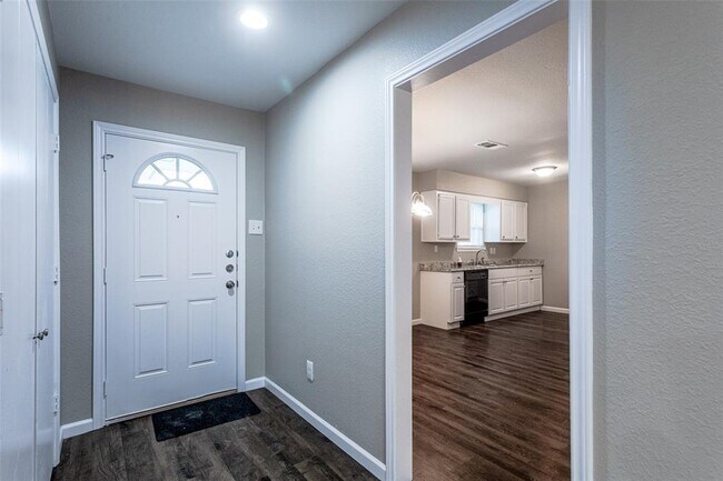 Building Photo - 10541 Cradlerock Dr