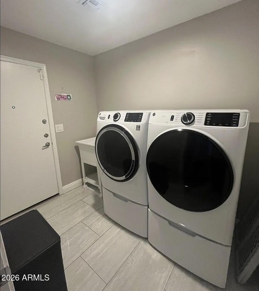 Building Photo - 1442 W Coral Reef Dr