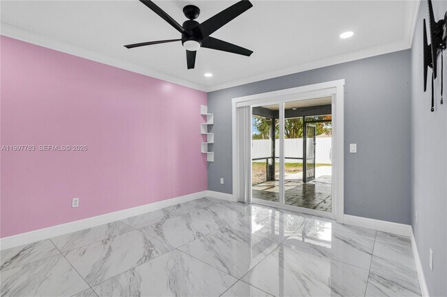 Building Photo - 702 NW Orchid St