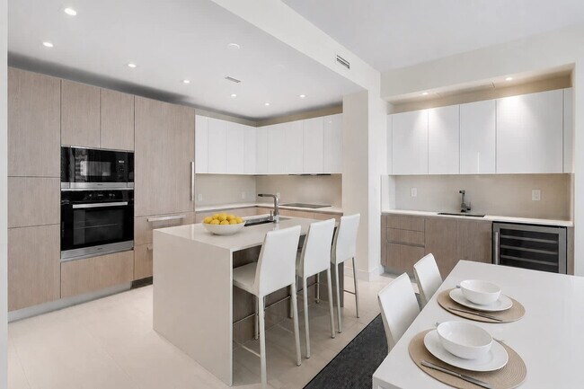 Building Photo - 3100 N Ocean Dr