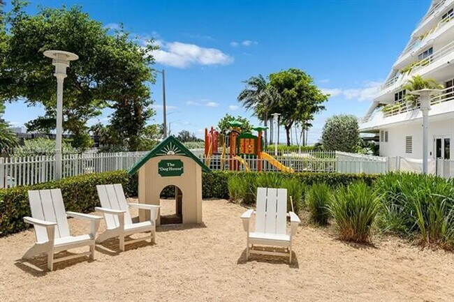 Building Photo - 555 NE 34th St