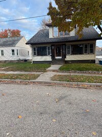 Building Photo - 253 Lincoln St