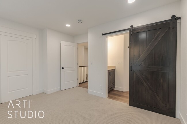 Building Photo - "Stunningly Remodeled 4-Bedroom, 3-Bathroo...