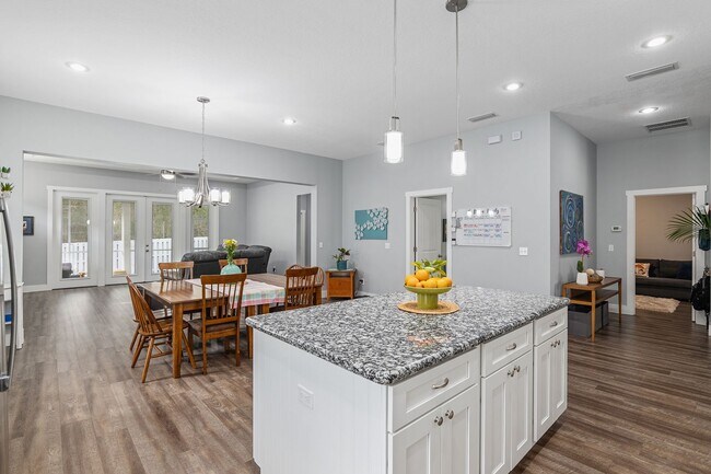 Building Photo - Stunning South Pointe 4/3 Home with Solar ...