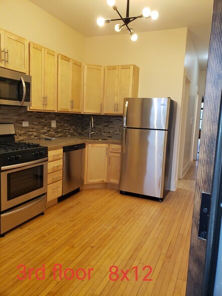 Kitchen - 912 W Newport Ave