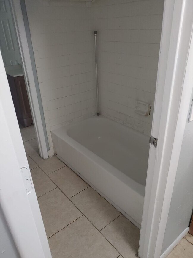 Building Photo - 2584-2586 Chestnut Woods Dr