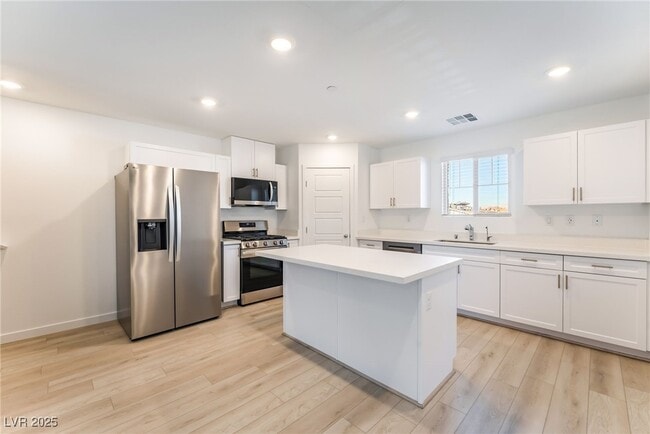 Building Photo - 943 Watford Pl