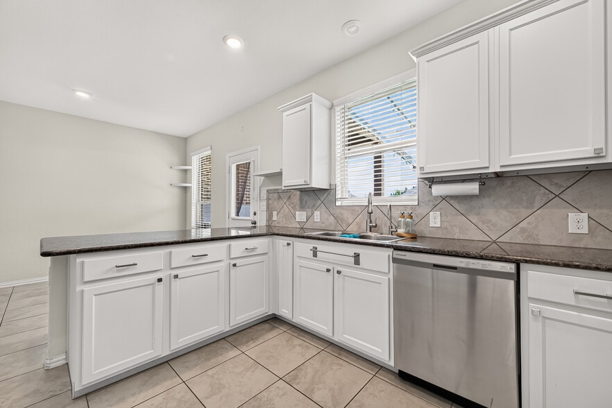Building Photo - 20223 Highfield Park Dr