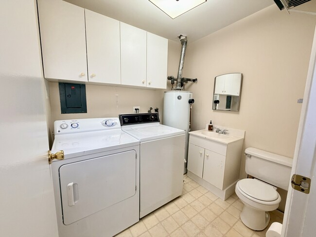 Building Photo - 635 Morton St