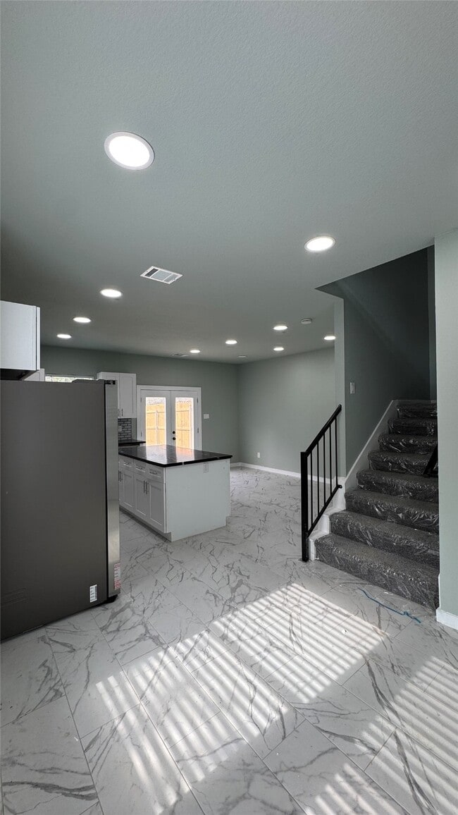 Building Photo - 169 S 10th St