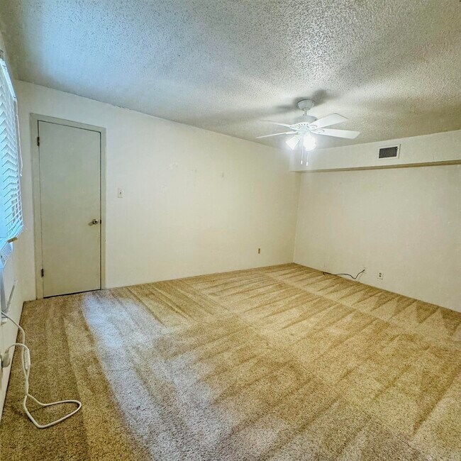 Building Photo - Beaumont 25th