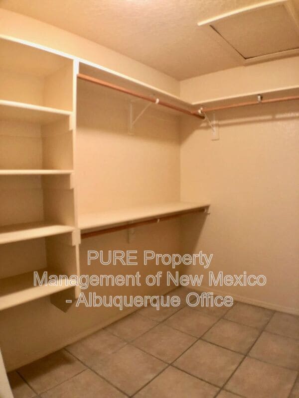 Building Photo - 4905 Kingsway Dr
