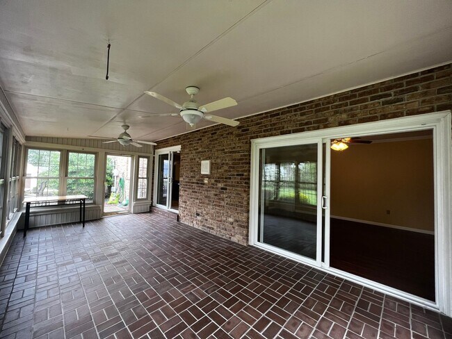 Building Photo - 75 Plymouth Cir