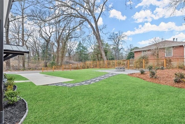 Building Photo - 1552 N Ellington St SE