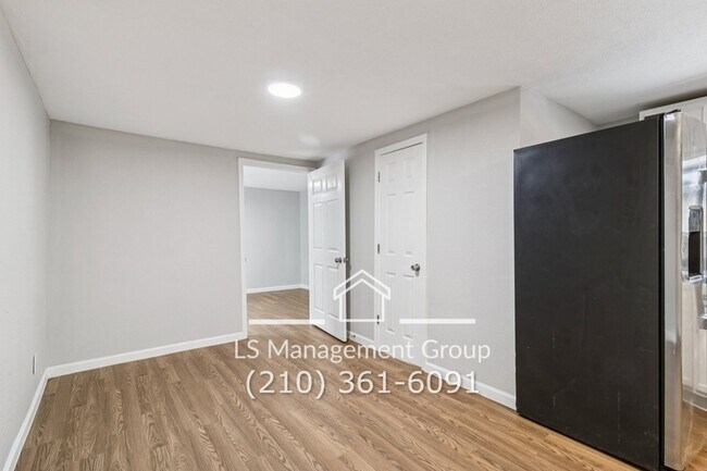 Building Photo - 622 Denver Blvd