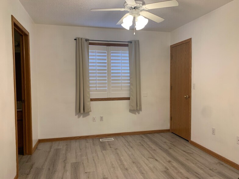 Building Photo - 313 N Cherokee Dr