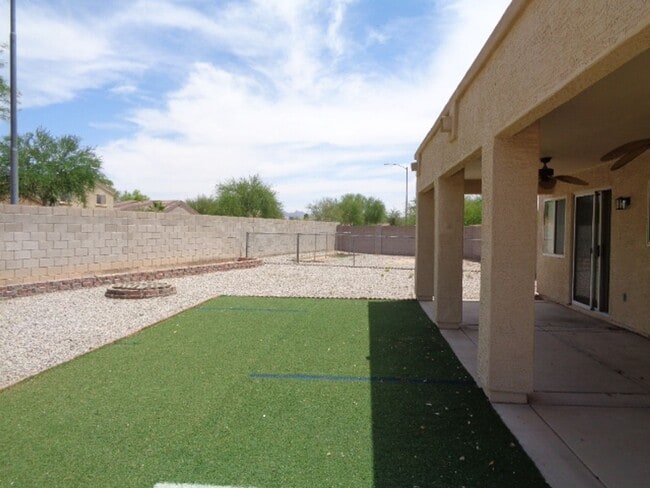Building Photo - Cozy 3 bedroom home in Goodyear! Large bac...