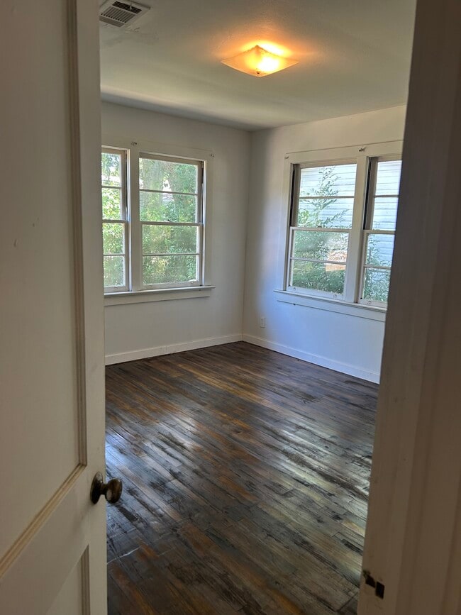 Building Photo - 1722 Terrace Dr