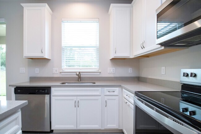 Building Photo - Stunning 3 Bed Townhouse for Rent in Lakewood Ranch! Spacious, Modern, and Move-In Ready!
