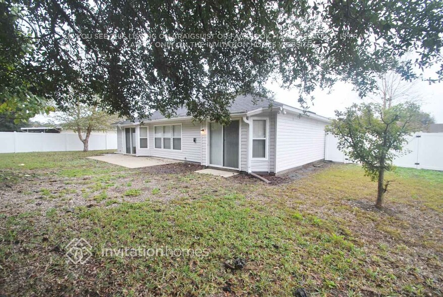 Building Photo - 11279 Martin Lakes Dr N