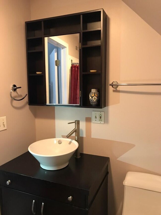 Building Photo - 0 bedroom in Evanston IL 60202