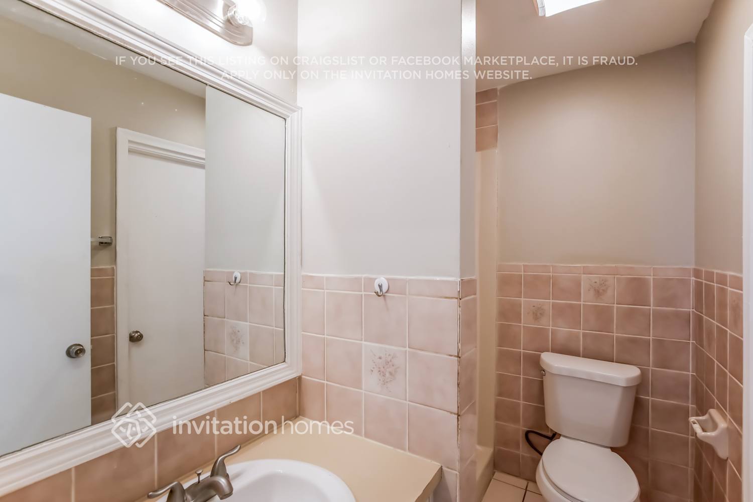 Building Photo - 6630 NW 24th Ct