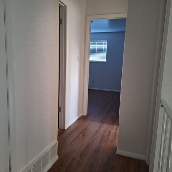 Building Photo - 1073 N 185 W
