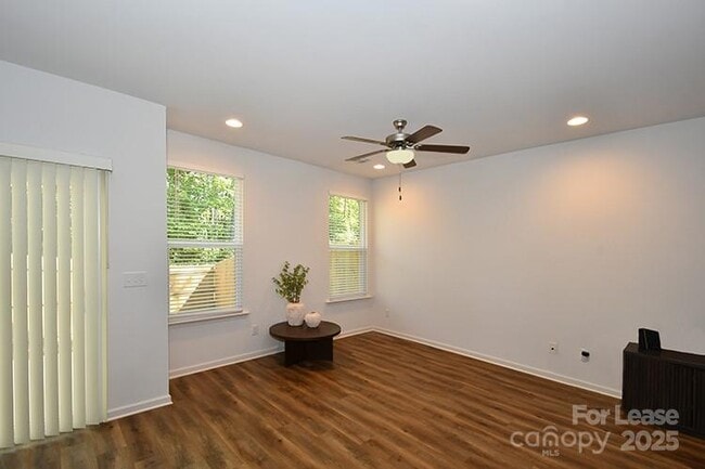 Building Photo - 2046 McDonald Dr